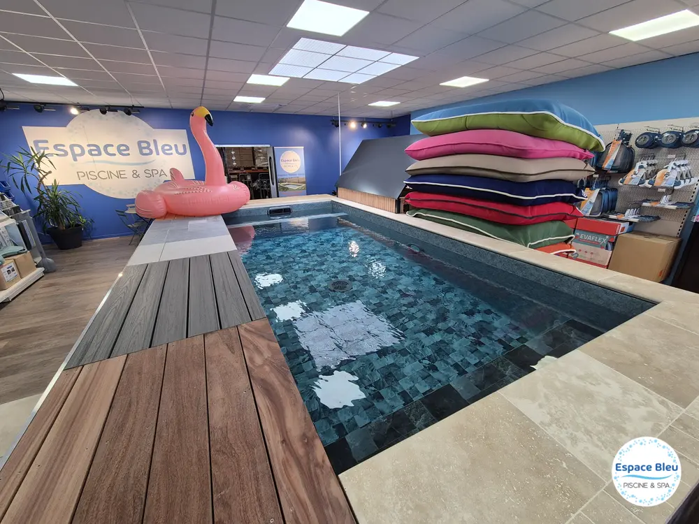 Piscine de démonstration au showroom Espace Bleu